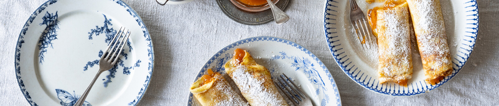     Marillenpalatschinken (Apricot pancakes) 